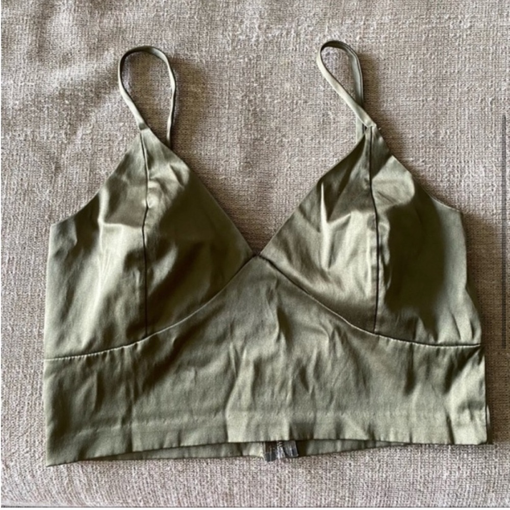 Windsor Satin Cropped Tank - Picture 4 of 7
